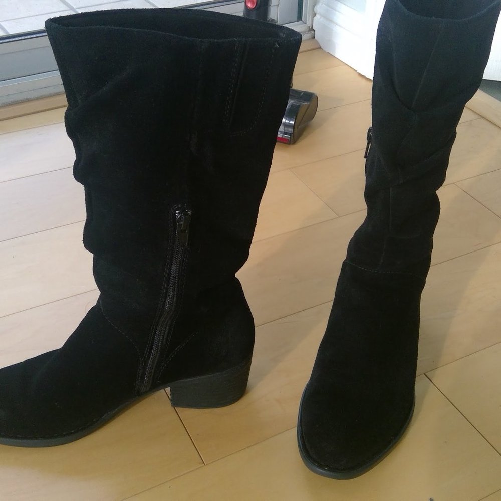 Born black suede boots  6.5m